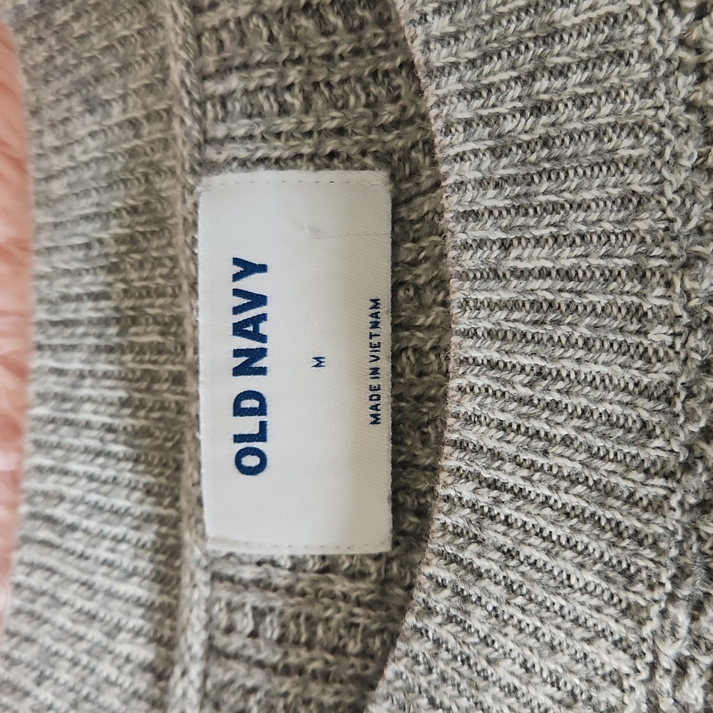Old Navy Women's Gray Sweater - Picture 2 of 3